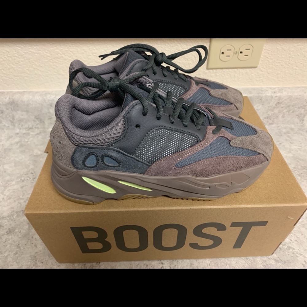 Adidas Yeezy Boost 700 Mauve Mens
